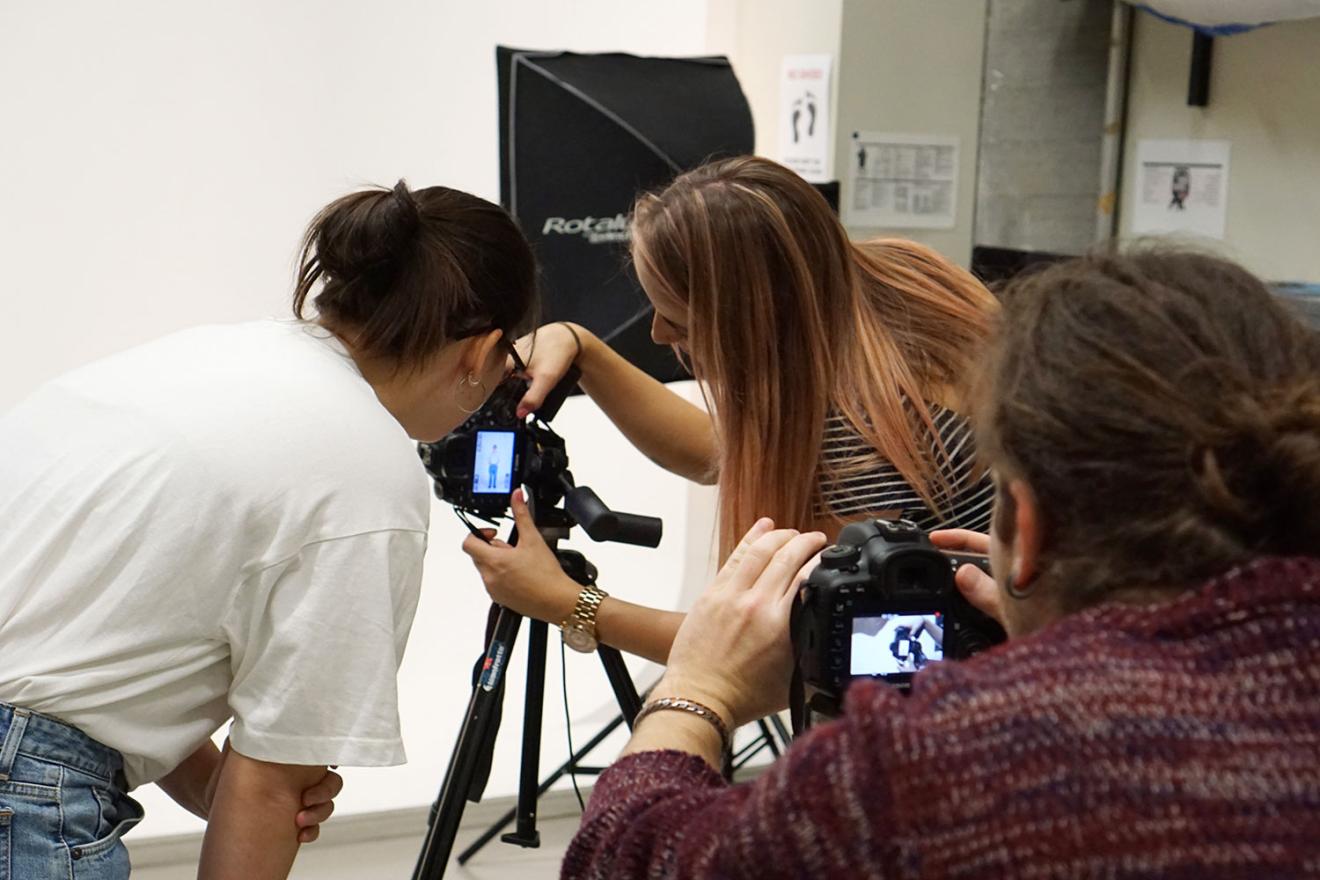 uts students using digital cameras