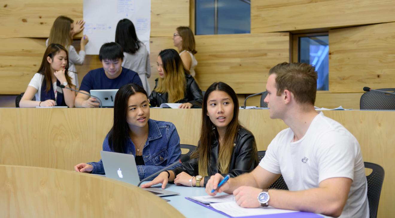 UTS Business students collaborating in Oval Classroom