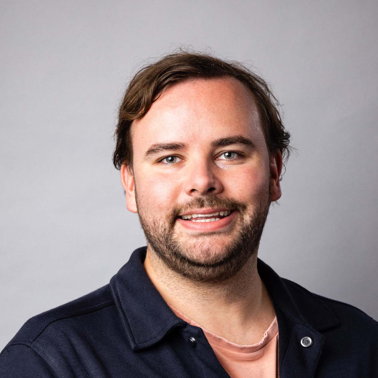Headshot James Macken