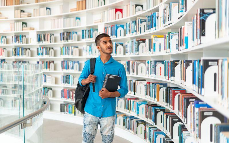 A student in the UTS Library