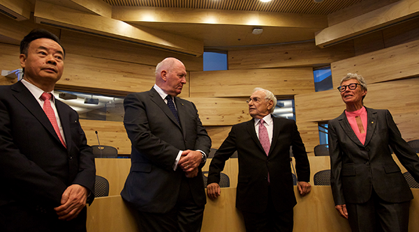 Architect Frank Gehry (second right) chats with (from left) Dr Chau Chak Wing, Sir Peter Cosgrove and UTS Chancellor Professor Vicki Sara.