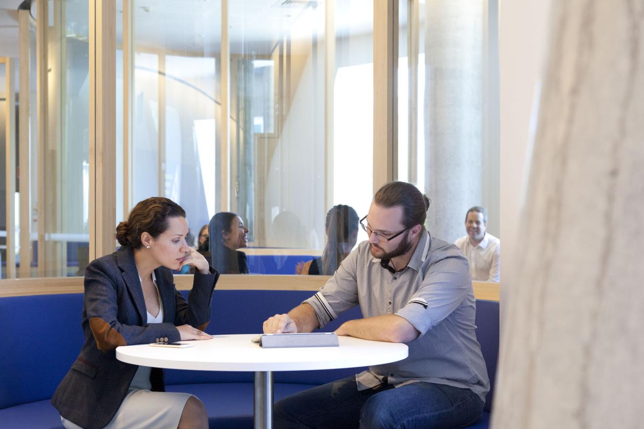 A large student commons on level 5 is a practical and inviting place for students to study and relax. It features two glass work pods – one semi-circular and the other oval-shaped – and curvaceous ply joinery that provides plentiful perimeter seating.