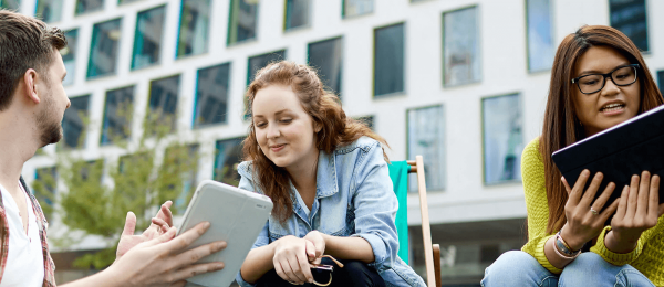 Students using tablets on the UTS Alumni Green