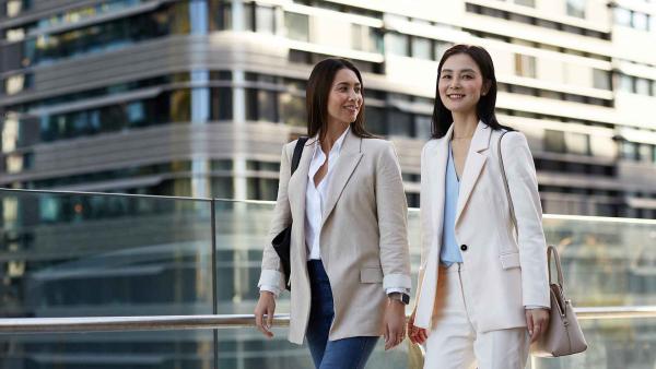 Two women walking along the balcony of the University of Technology Sydney Library