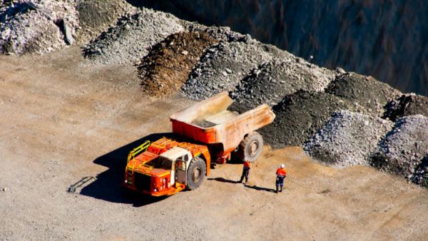 800x450 Mining Dump Truck on Ore Pad