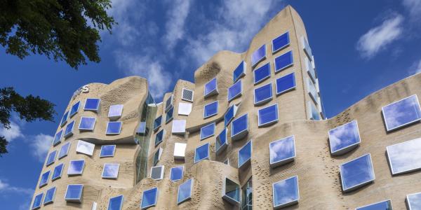 The exterior of UTS Business School 