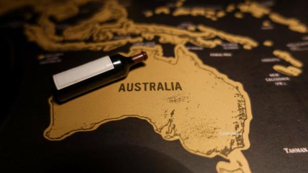 800x450 A bottle of red wine on a map of Australia