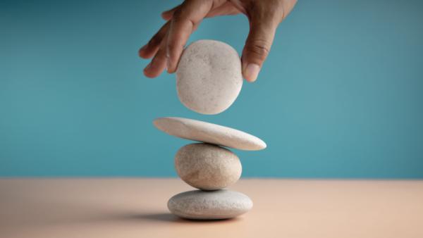 800x450 Hand Setting White Natural Zen Stone Stack