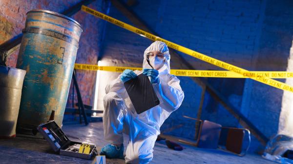 forensic scientists bagging evidence