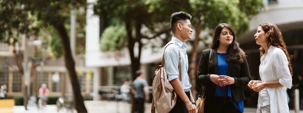 Three UTS students on Alumni Green