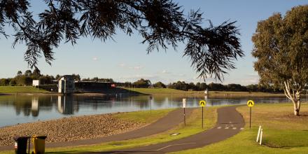 Cycling and walking tracks run around the Penrith Lakes