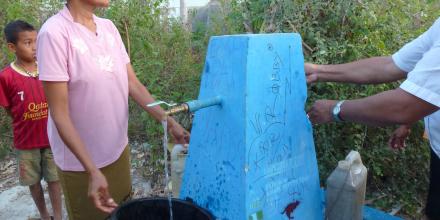 Indonesia outside Kupang - people using a third world water tap