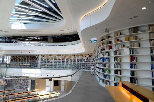 Books line the shelves of the UTS Blake Library at UTS Central.