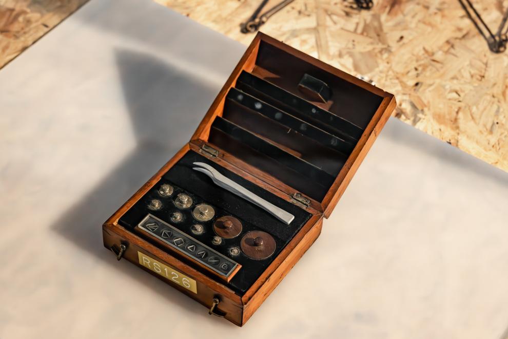 A box containing grain weights of various sizes