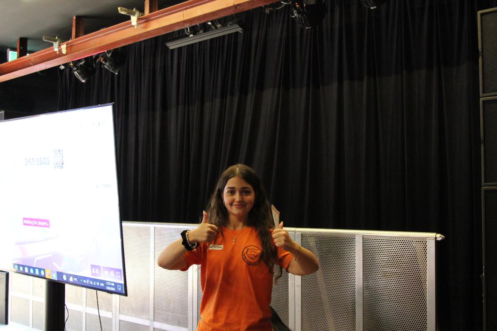 A Peer Networker similing with both thumbs up