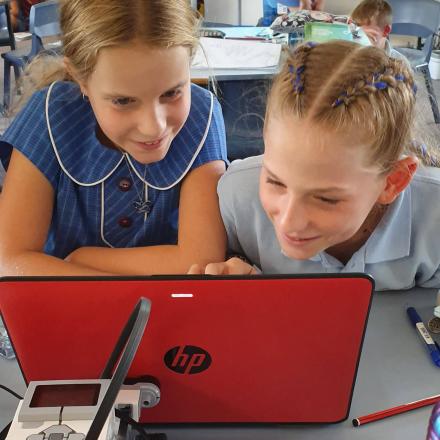 Young girls from Sutherland North Public School taking part in the STEM pilot.