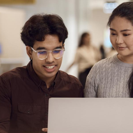 UTS-students-engaging-on-UTS-Campus