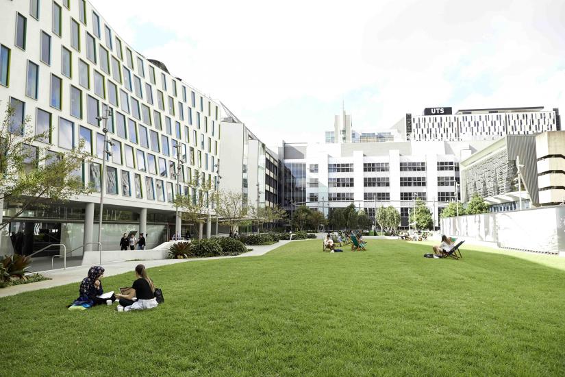 UTS alumni green