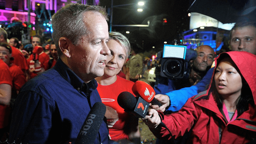 FASS Journalism graduate Han Nguyen interviewing Bill Shorten