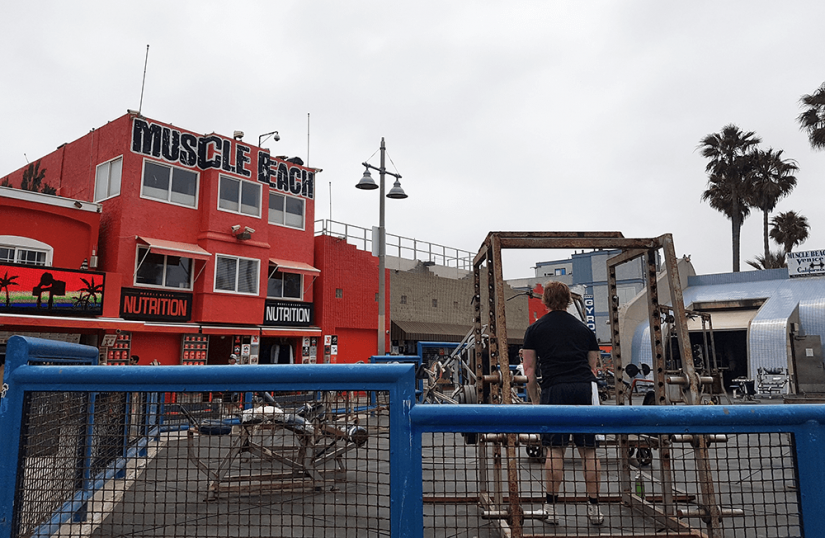 FASS Latino USA ICS study tour people working out at Muscle Beach, California