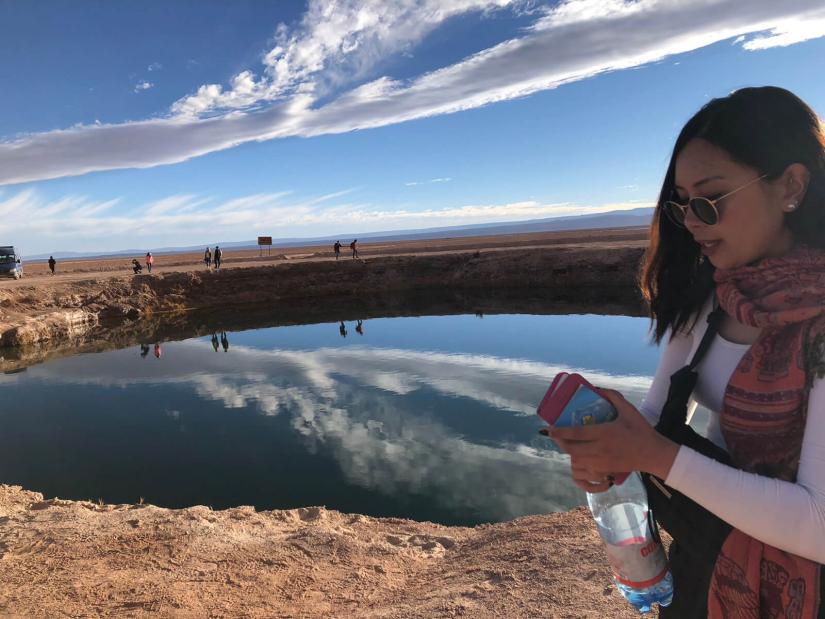 Rochelle standing in front of a Chilean lake on a sunny day