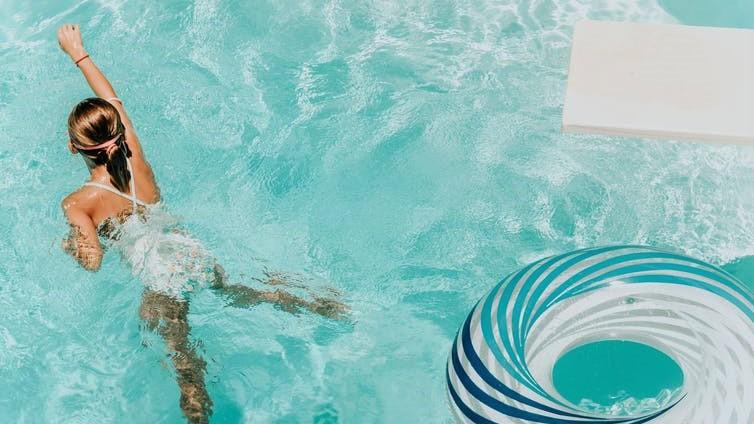 Young girl swimming in pool