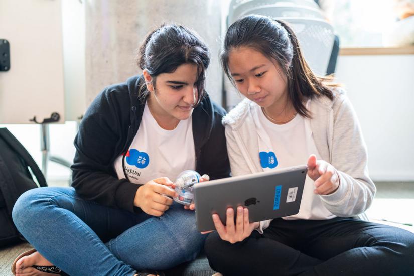 U@Uni Academy students working on an iPad.