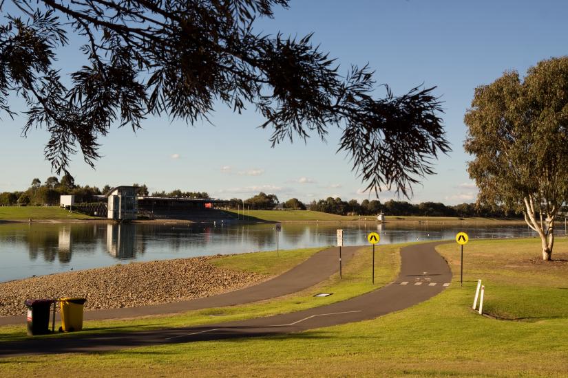 Cycling and walking tracks run around the Penrith Lakes