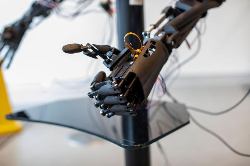 Robotic hand exoskeleton