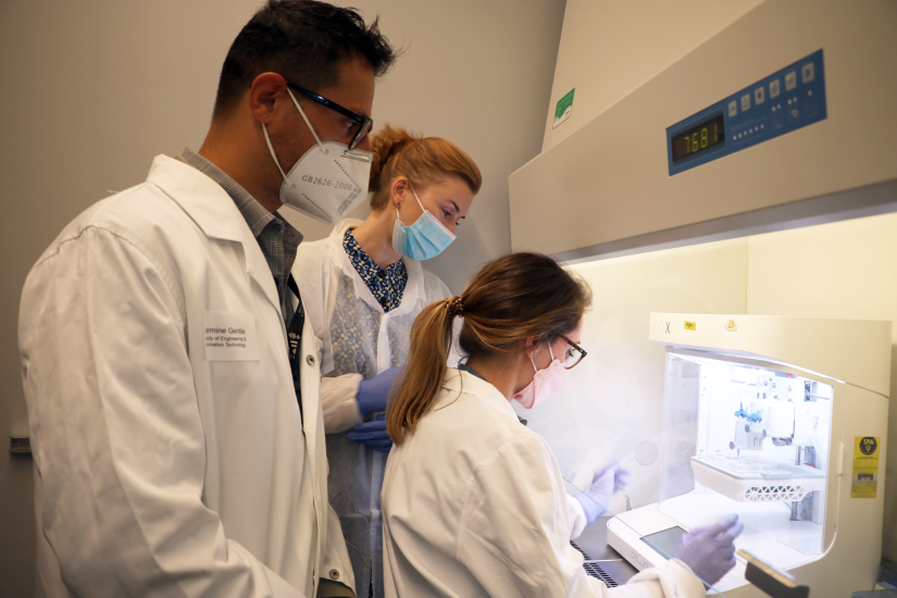 Photo of researchers using 3D bioprinter in UTS facility 