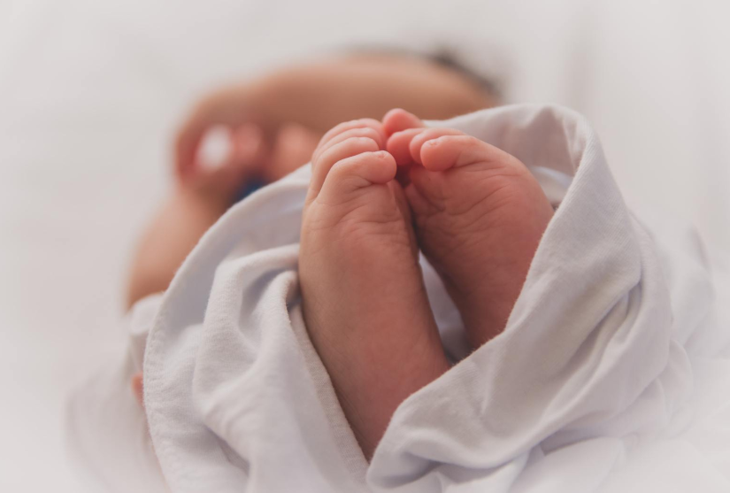 Newborn babies feet