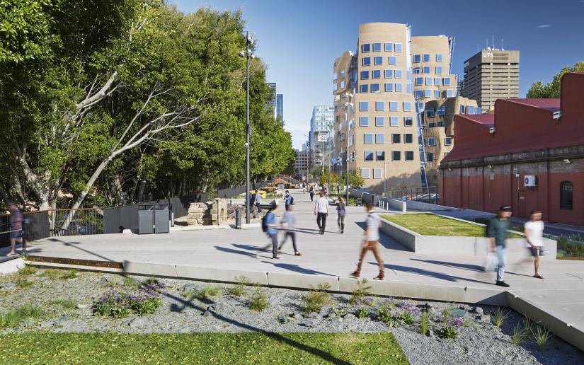 people move between buildings on the Goods Line near the Powerhouse and UTS