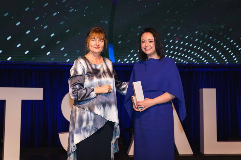 Belinda Bentley received DAB Alumni Award