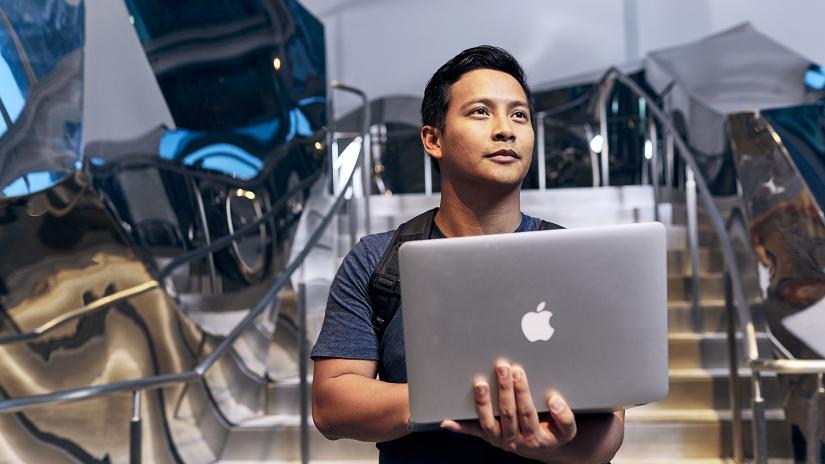 Man with laptop in Building 8