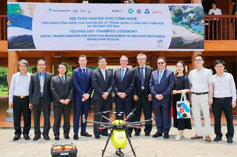 Delegates from UTS, LQDTU, VINASARCOM and Aus4Innovation at the SAR Drill in Hoa Binh