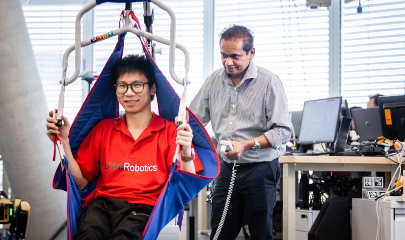 Kai Pan and Dr Ravi Ranasinghe demonstrate the Smart Hoist