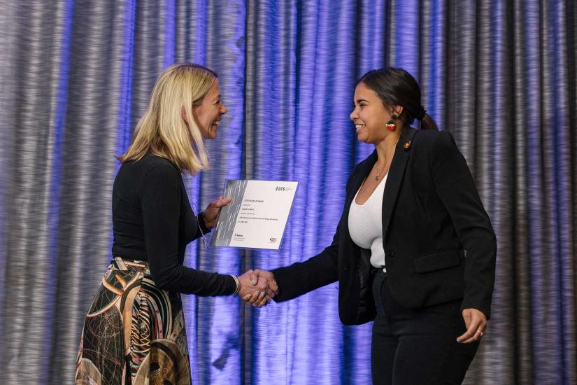 Amanda Bartlett and Tamarla Smith shaking hands on stage 