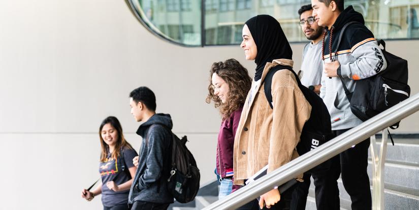 Students walking down the stairs to Alumni Green.