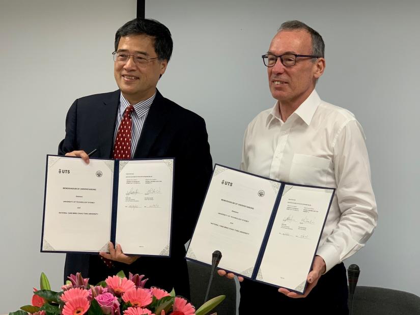 Signing of Memorandum of Understanding between by Mr Iain Watt, Deputy Vice Chancellor and Vice President (International) at University of Technology Sydney and Senior Vice President Professor Shun-Hua Wei at National Yang Ming Chiao Tung University.