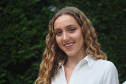 Eve Cogan 2021 Headshot by Maxwell Aldred