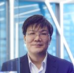 Shoulder up image of Hokyong Shon looking at the camera